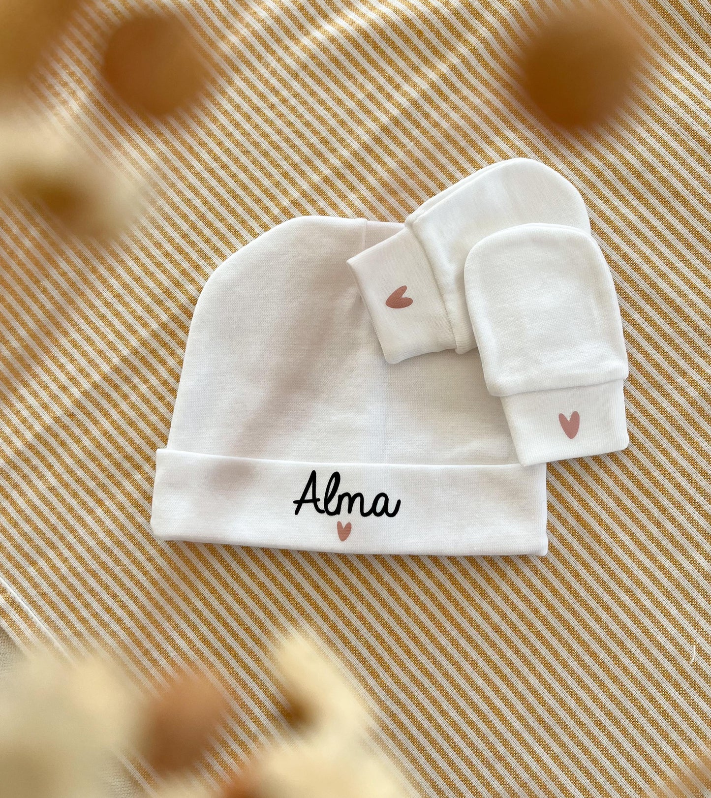Bonnet de naissance et gants personnalisés – Cadeau naissance tout doux